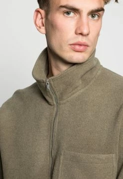 Vente flash 🤩 ARKET Sweatshirt Pas Cher pullover col camionneur men 🎉 13 Vente flash 🤩 ARKET Sweatshirt Pas Cher pullover col camionneur men 🎉 -ARKET Soldes Boutique d48d6f87cc7a45fabd8032401684365d