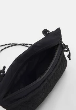 Remise 🎁 ARKET Assurance De l’Authenticité CROSS BODY BAG - Sac bandoulière compartiment pour téléphone portable 🛒 -ARKET Soldes Boutique d4cddae4fdd045eda47f324857fb79c1