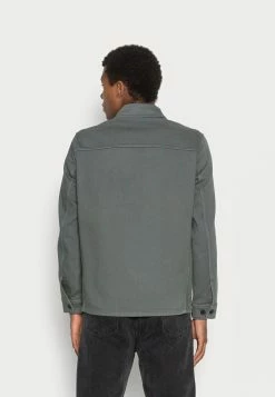 Offres ❤️ En promotion ARKET Veste en jean coat col kent men 🎉 9 Offres ❤️ En promotion ARKET Veste en jean coat col kent men 🎉 -ARKET Soldes Boutique d7413c0253e64895b0407e167c35b5ae