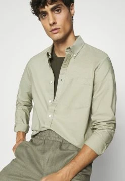 Le moins cher 🌟 ARKET Petit Prix T-shirt basique t shirt col rond men 🧨 -ARKET Soldes Boutique dd5449375fde420fb736bc719700ed3e 1