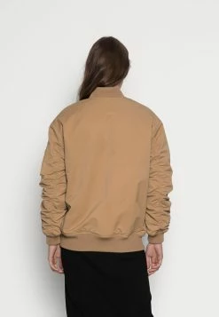 Sortie ⌛ ARKET Blouson Bomber Prix Distinctifs coat col officier women 😍 -ARKET Soldes Boutique e887da52cecd44e78a63b520a237acc6