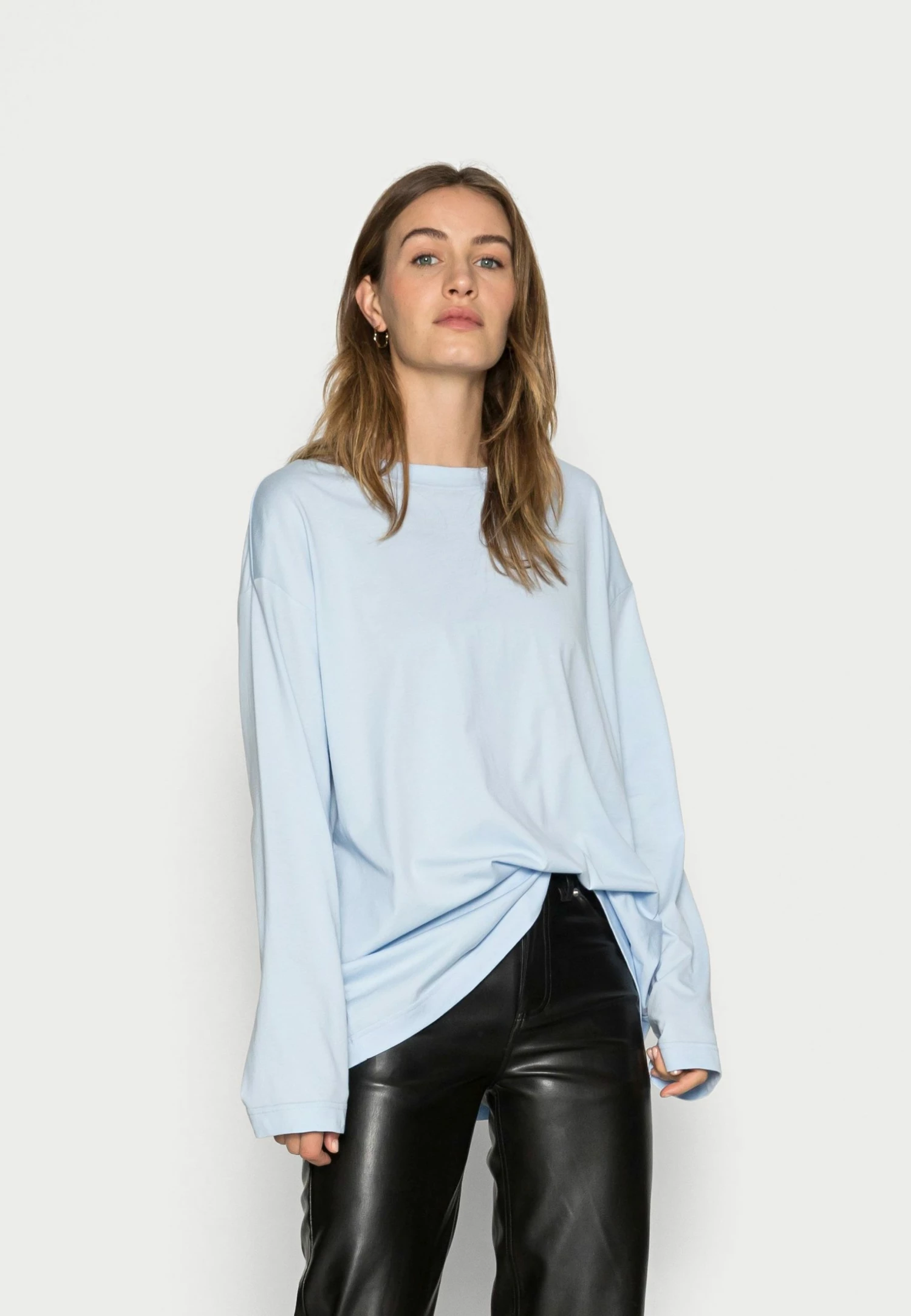 Sortie 🤩 Rabais ARKET T-shirt à manches longues t shirt col rond women ✔️ 3 Sortie 🤩 Rabais ARKET T-shirt à manches longues t shirt col rond women ✔️