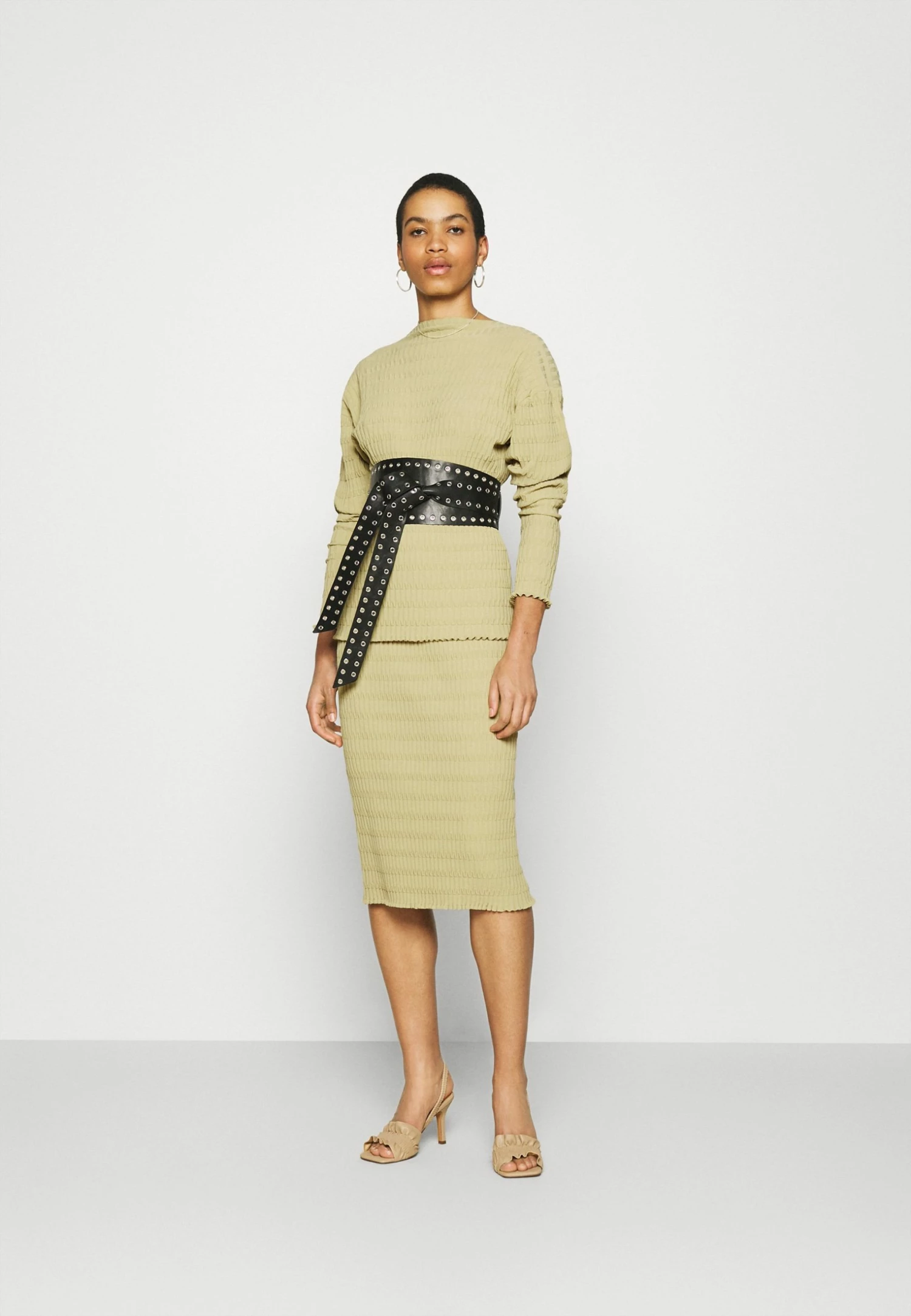 Tout neuf 🔥 ARKET T-shirt à manches longues Première Qualité t shirt col bateau women 🔔 4 Tout neuf 🔥 ARKET T-shirt à manches longues Première Qualité t shirt col bateau women 🔔 – Image 2