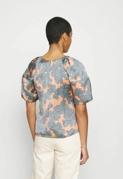 Bon marché 👍 ARKET Blouse - Blouse Prix Cassé shirt col rond women ✔️ 11 Bon marché 👍 ARKET Blouse - Blouse Prix Cassé shirt col rond women ✔️ -ARKET Soldes Boutique fd55482d94394e6abcefacd1e323b04a