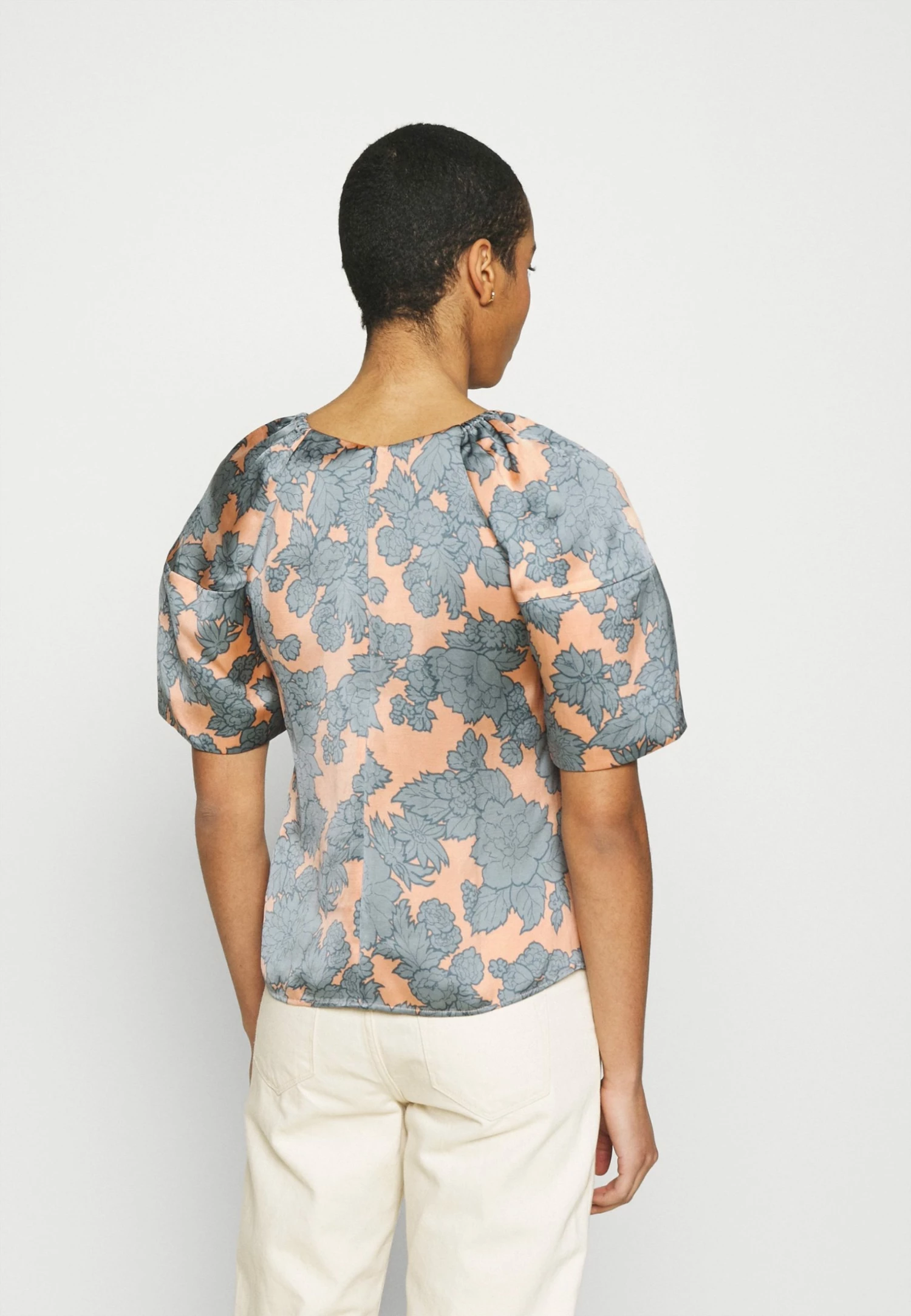 Bon marché 👍 ARKET Blouse - Blouse Prix Cassé shirt col rond women ✔️ 5 Bon marché 👍 ARKET Blouse - Blouse Prix Cassé shirt col rond women ✔️ – Image 3